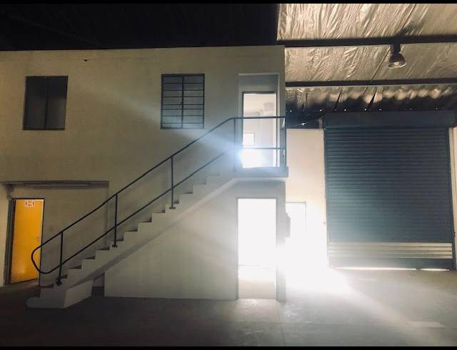 341M² WAREHOUSE TO LET IN BRIARDENE